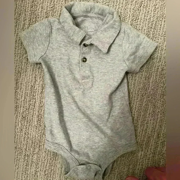 12 MONTH CARTERS ONESIES BUNDLE - Picture 6 of 8